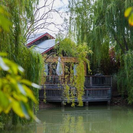 Perricoota Vines Retreat Hotel Moama Luaran gambar