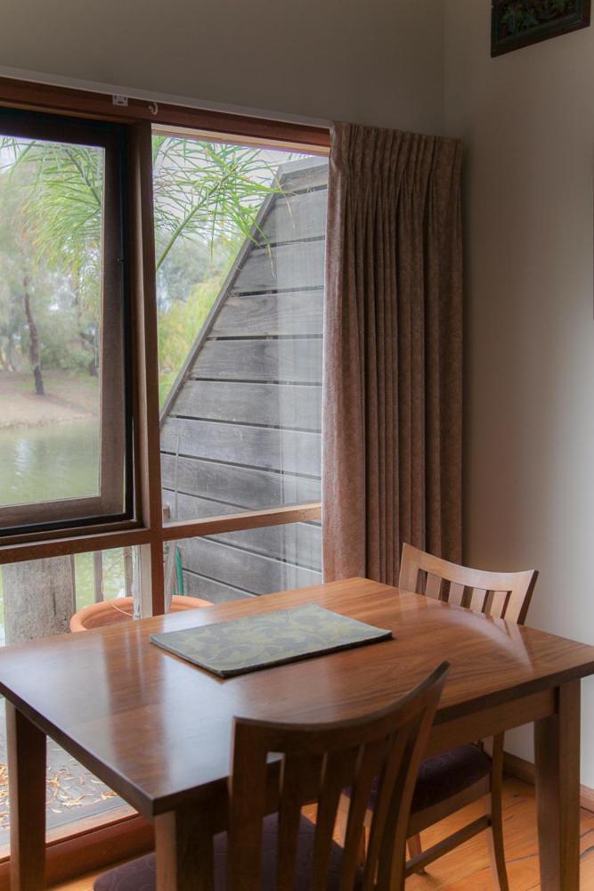 Perricoota Vines Retreat Hotel Moama Bilik gambar