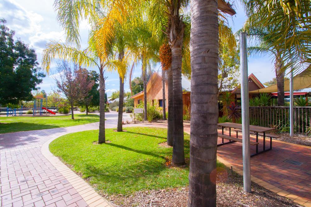 Perricoota Vines Retreat Hotel Moama Luaran gambar