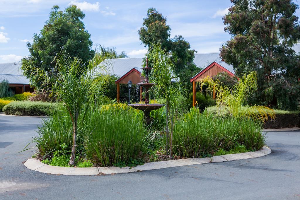 Perricoota Vines Retreat Hotel Moama Luaran gambar