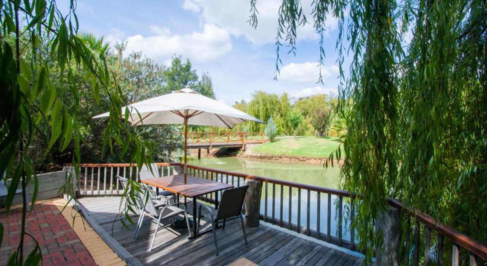 Perricoota Vines Retreat Hotel Moama Luaran gambar