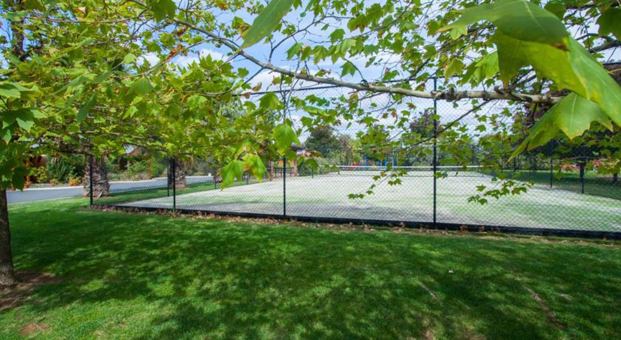 Perricoota Vines Retreat Hotel Moama Luaran gambar