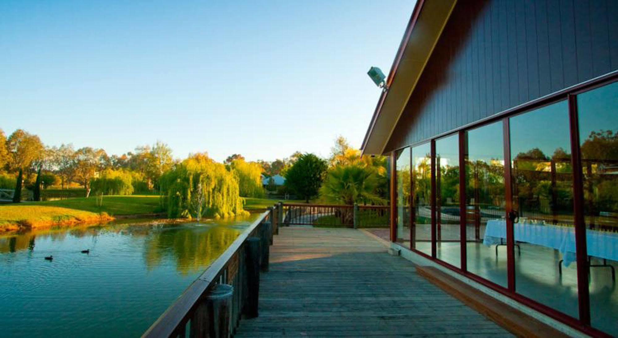 Perricoota Vines Retreat Hotel Moama Luaran gambar